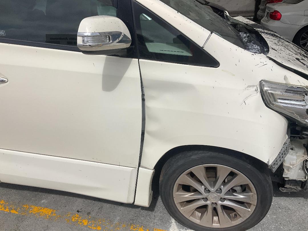 Photo '3' of Toyota Alphard