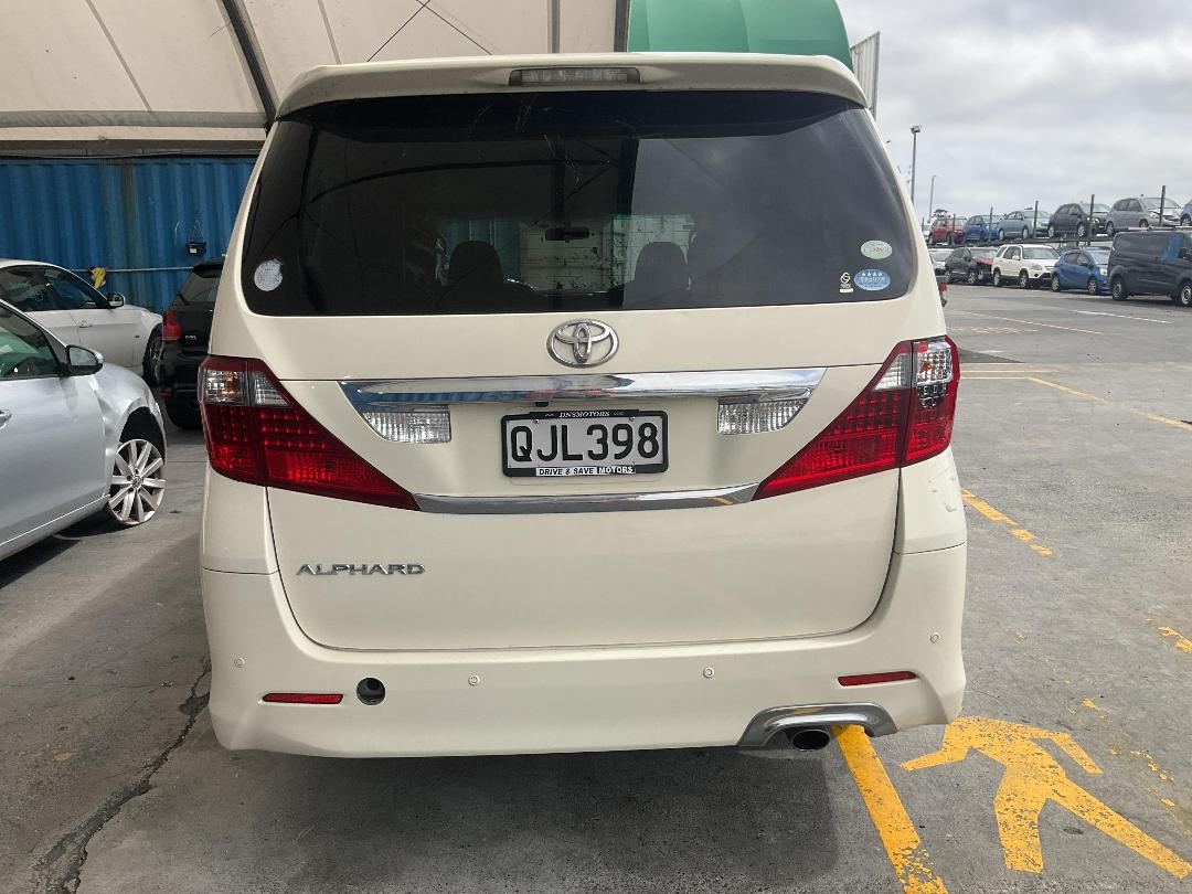 Photo '16' of Toyota Alphard