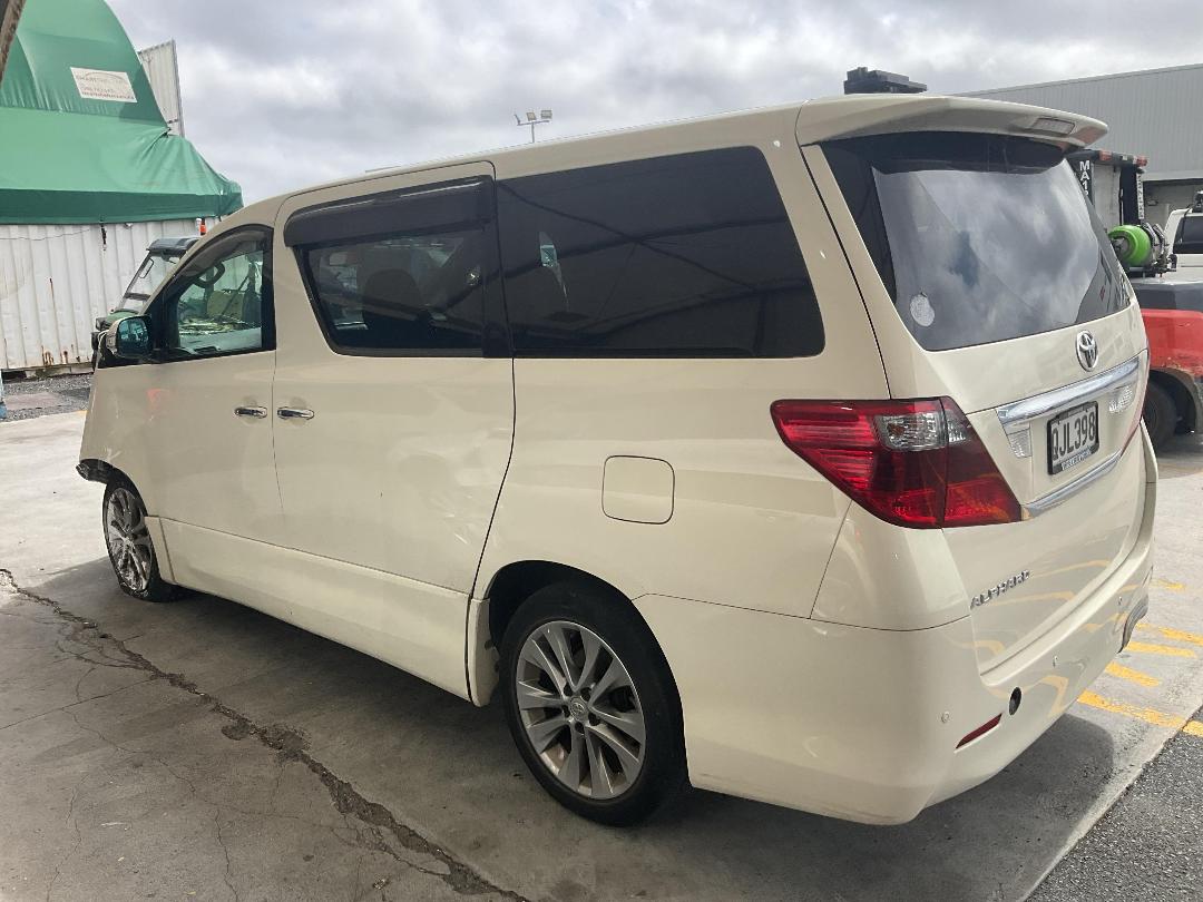 Photo '15' of Toyota Alphard