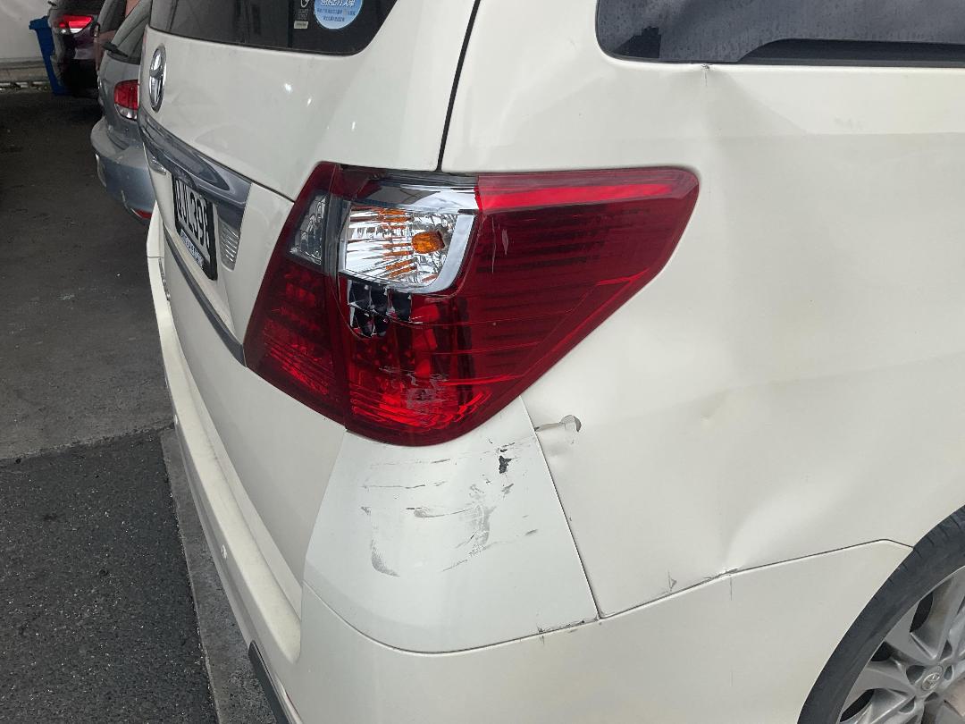 Photo '18' of Toyota Alphard