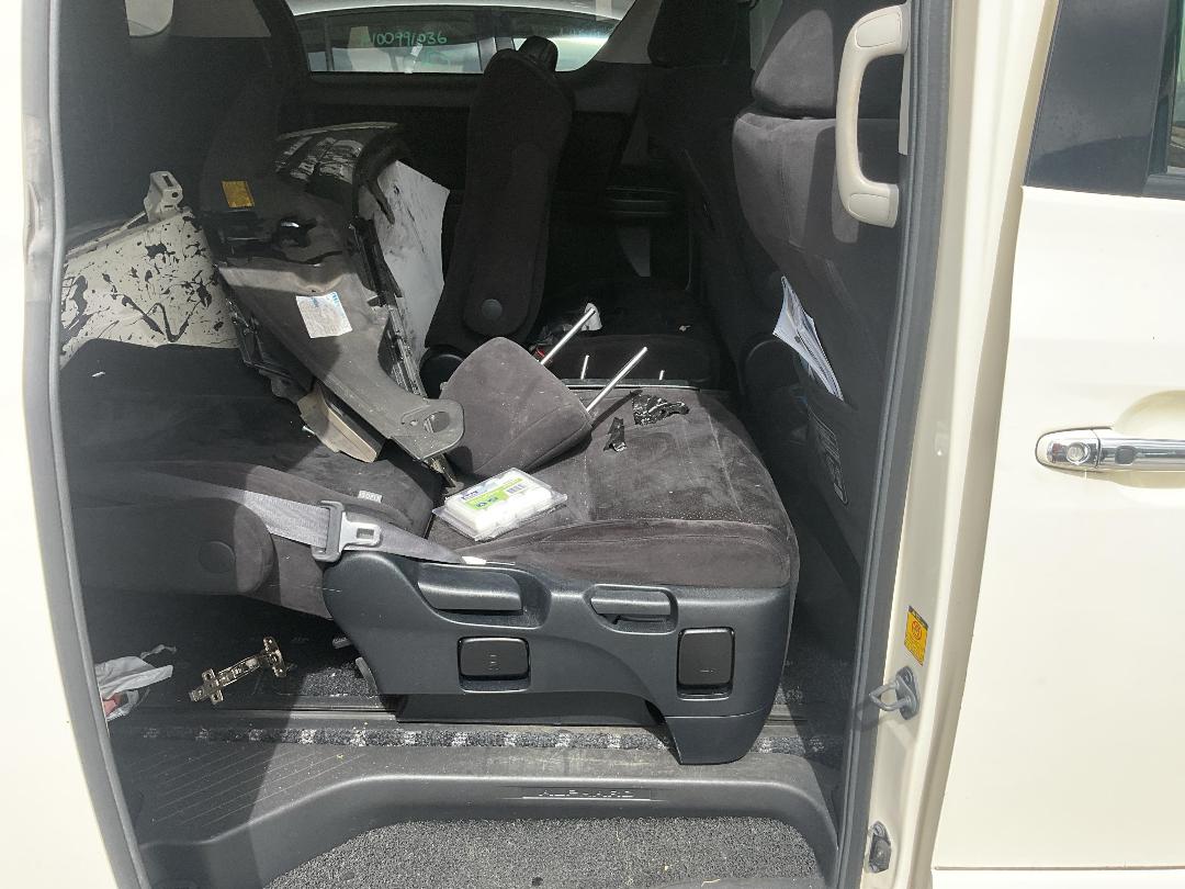 Photo '20' of Toyota Alphard