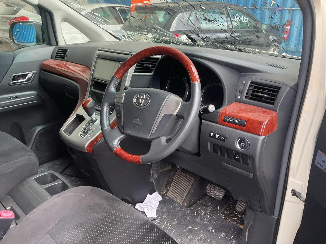 Photo '23' of Toyota Alphard