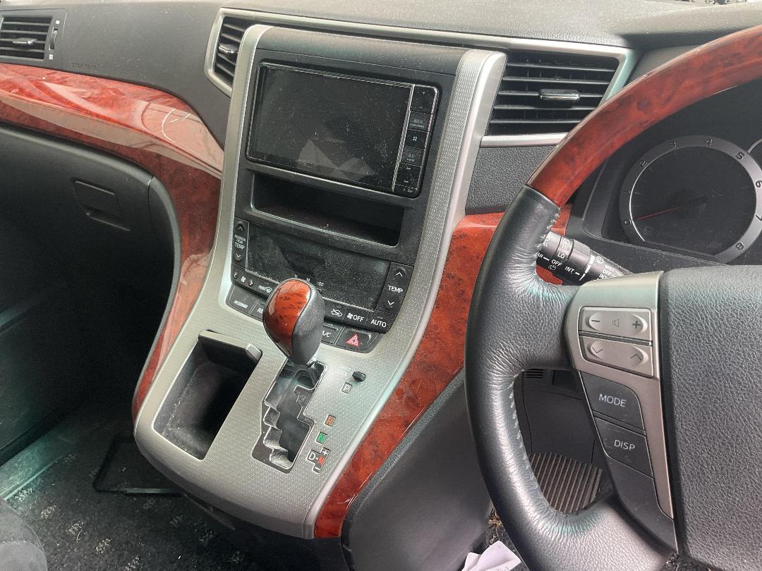 Photo '26' of Toyota Alphard