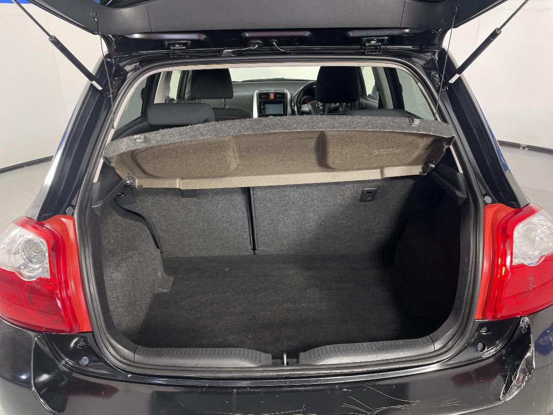 Photo '14' of Toyota Auris