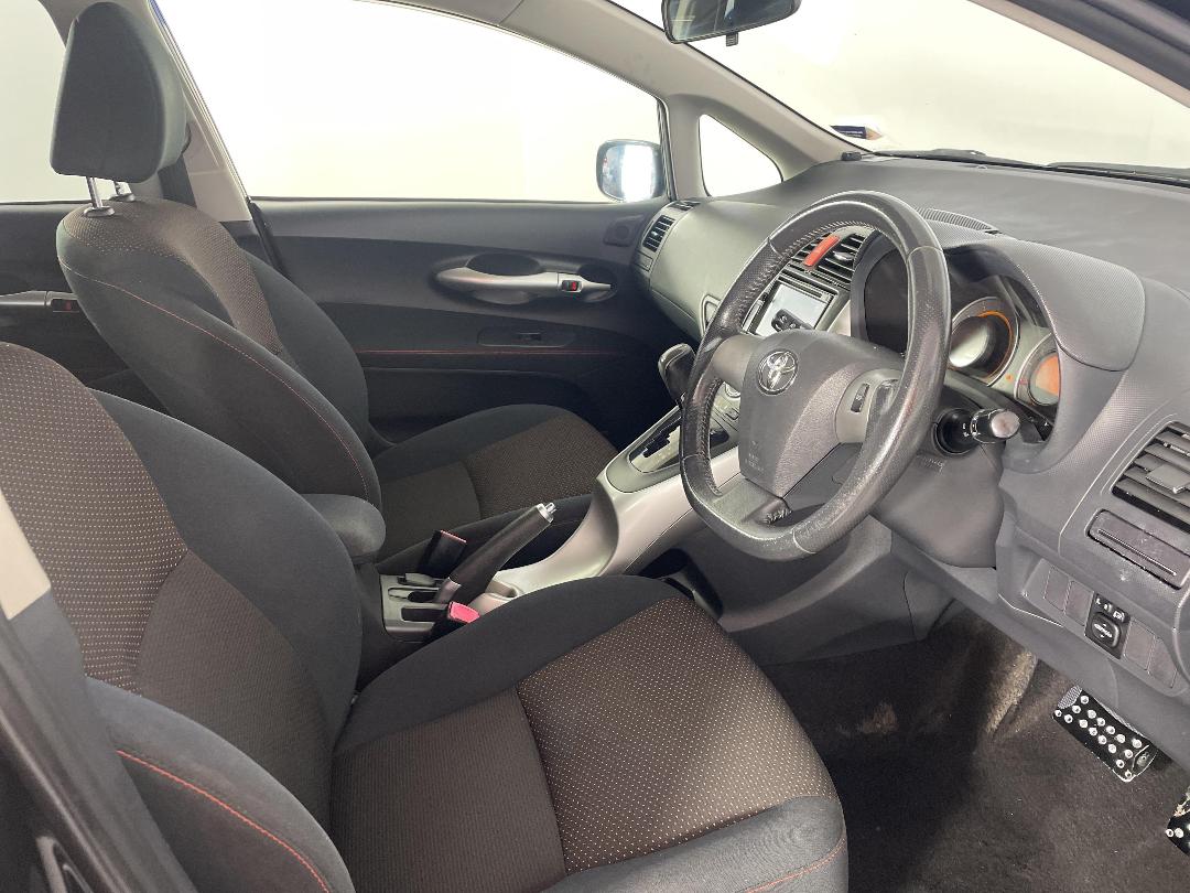 Photo '16' of Toyota Auris