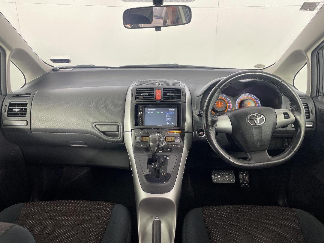 Photo '17' of Toyota Auris