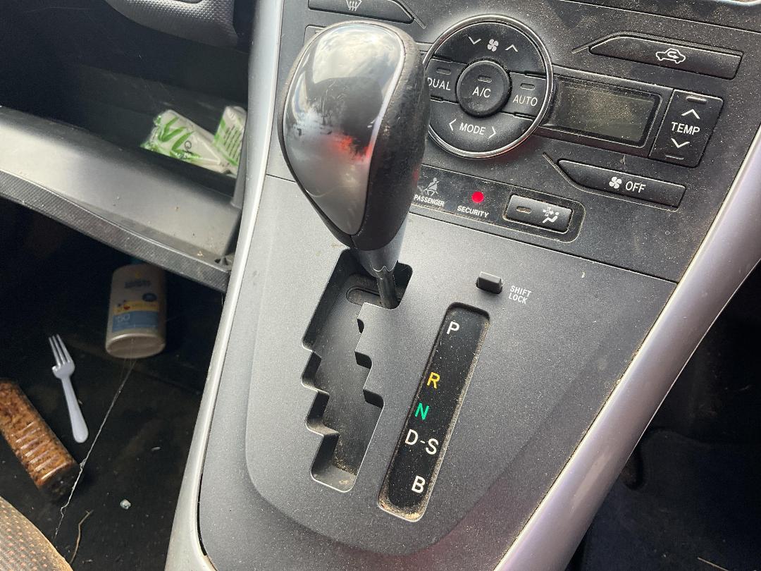 Photo '8' of Toyota Auris