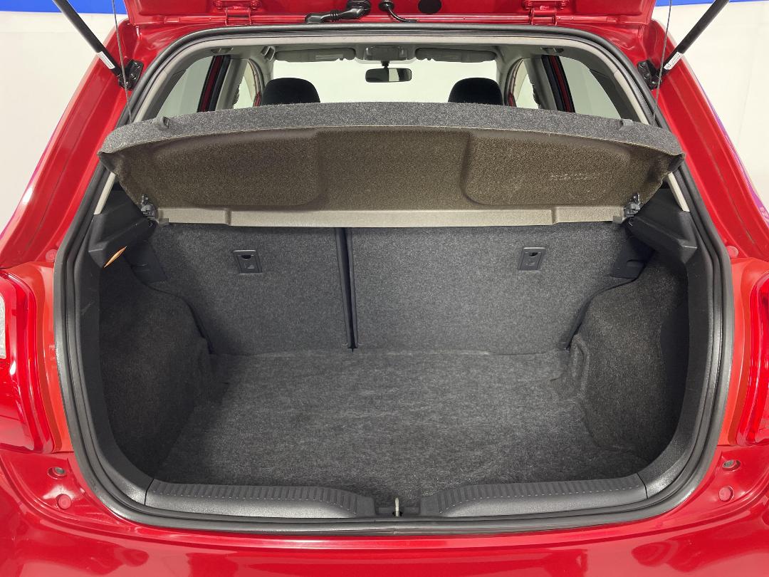 Photo '14' of Toyota Auris