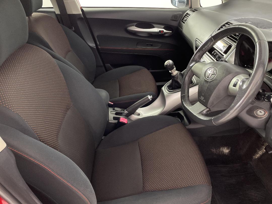 Photo '16' of Toyota Auris