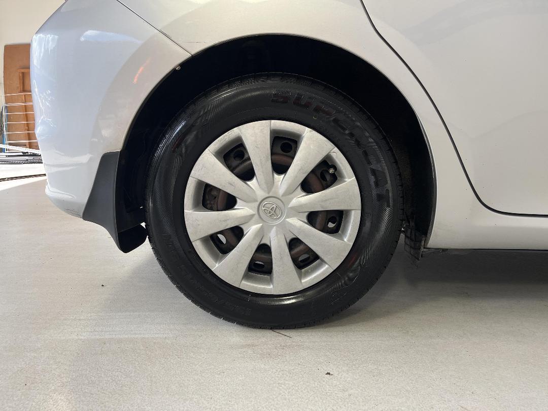 Photo '12' of Toyota Auris