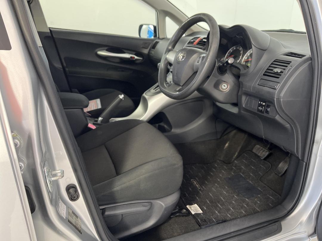 Photo '16' of Toyota Auris