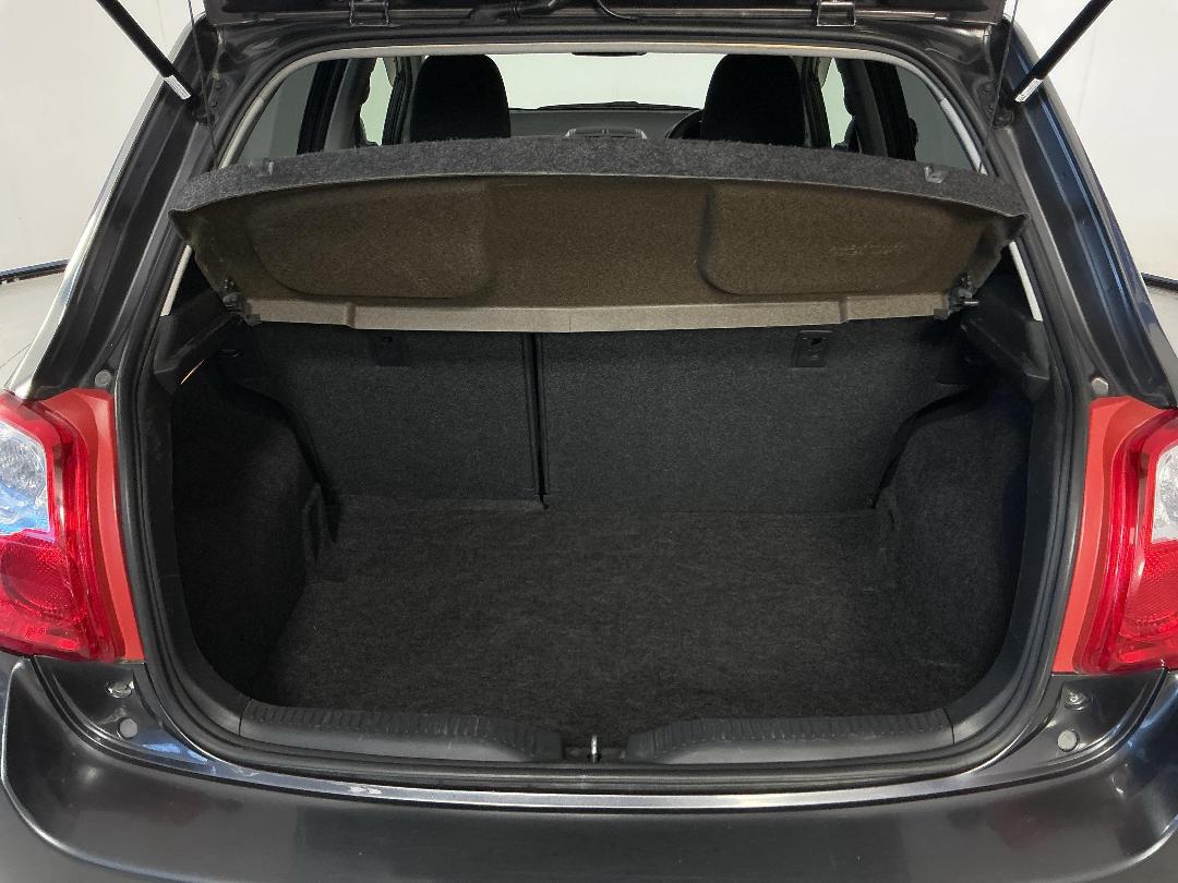 Photo '14' of Toyota Auris Photo '14' of Toyota Auris