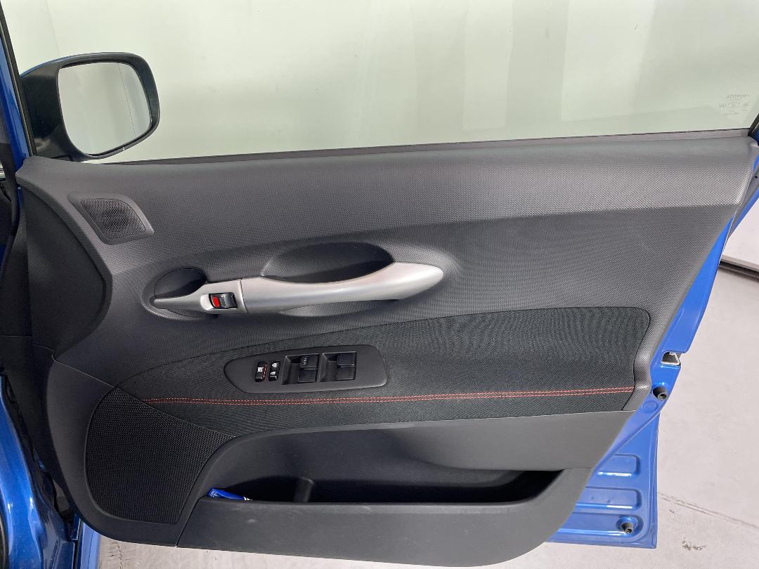 Photo '15' of Toyota Auris