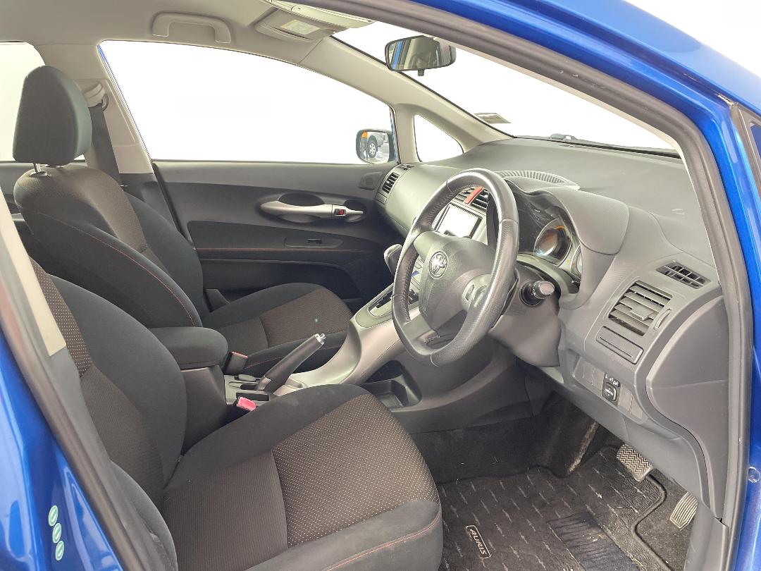 Photo '16' of Toyota Auris