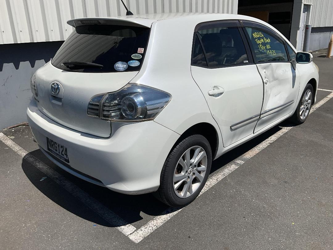 Photo '4' of Toyota Blade Photo '4' of Toyota Blade