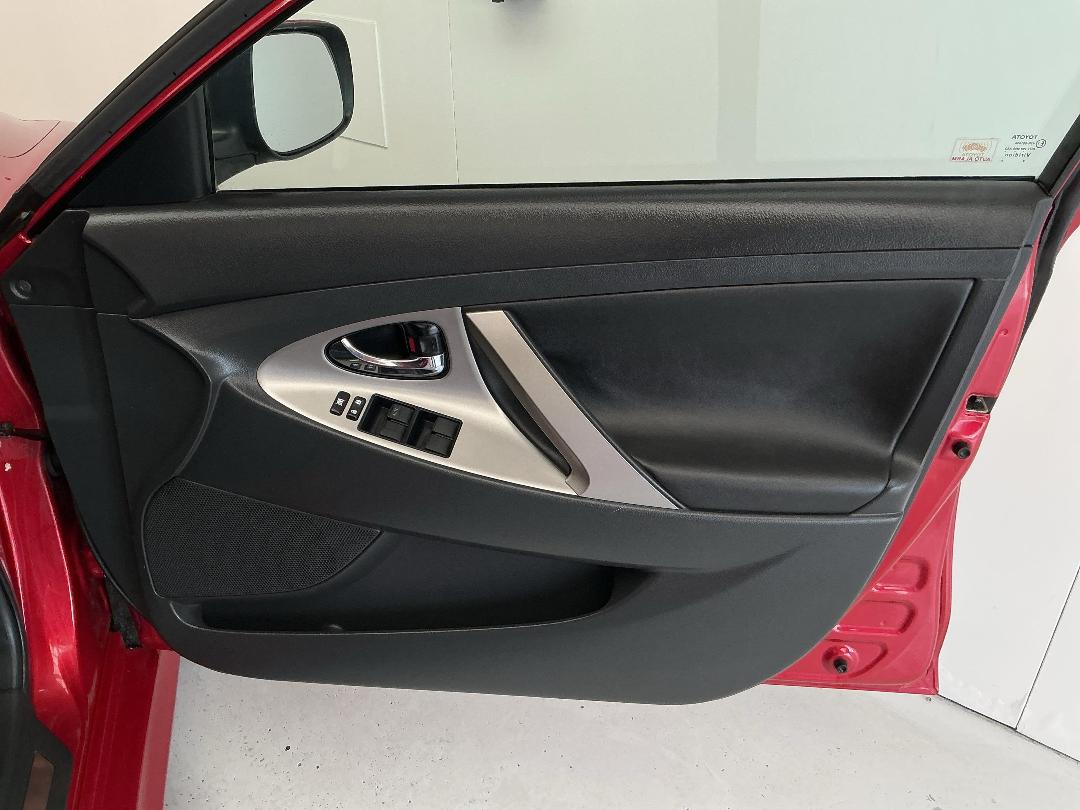 Photo '15' of Toyota Camry