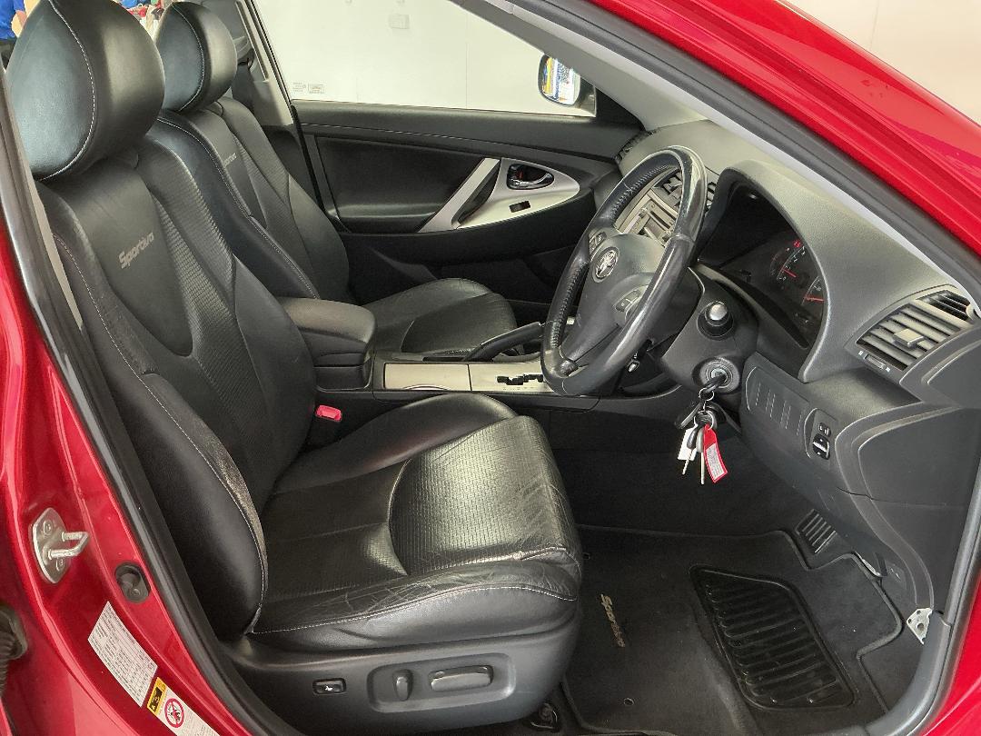 Photo '16' of Toyota Camry