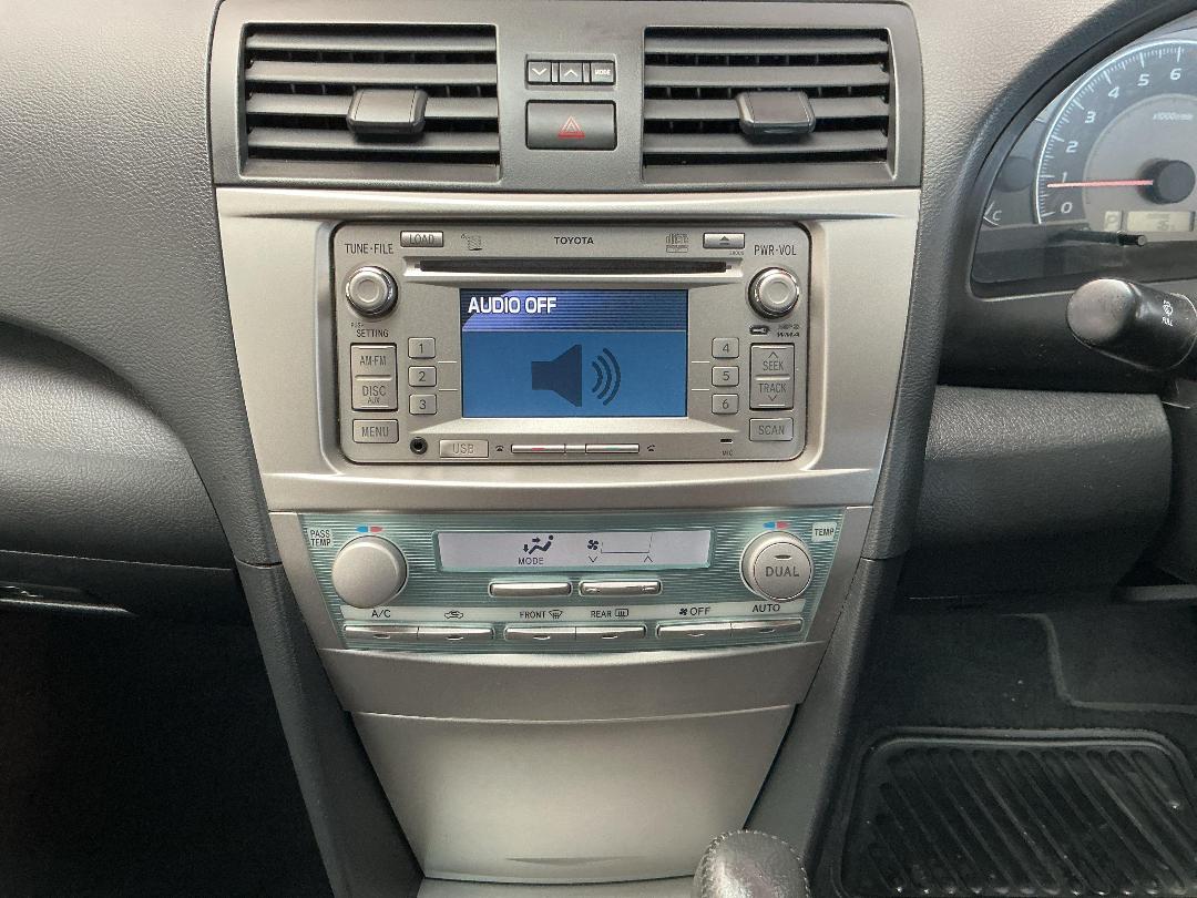 Photo '18' of Toyota Camry