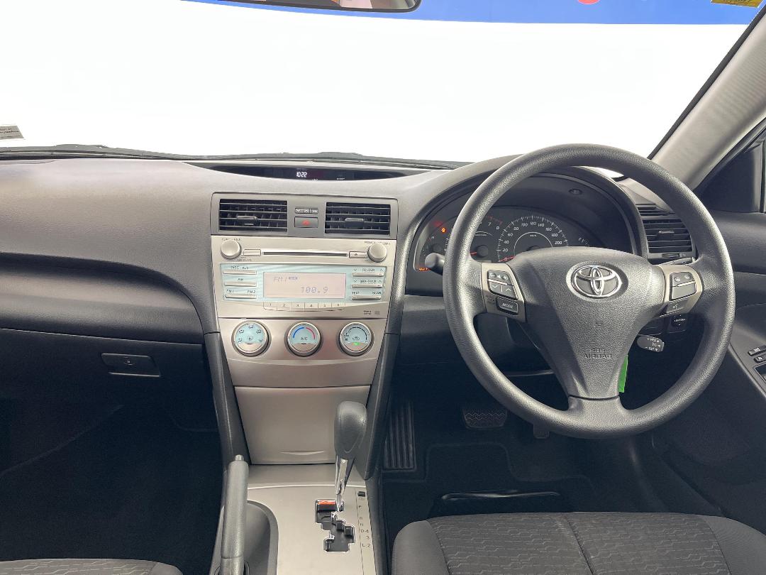 Photo '17' of Toyota Camry