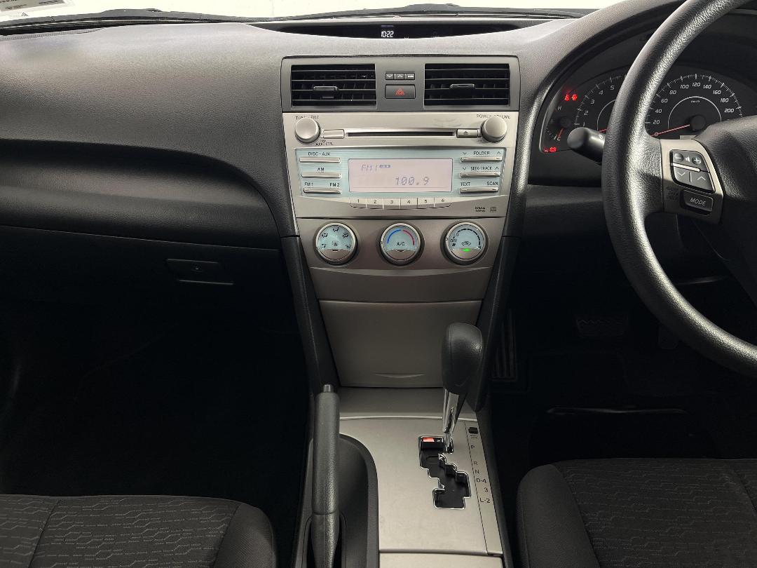 Photo '18' of Toyota Camry