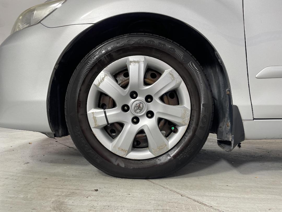 Photo '10' of Toyota Camry