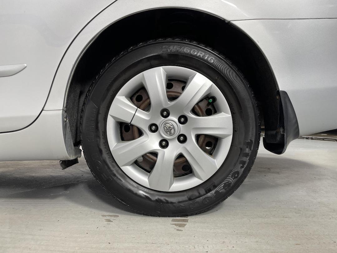 Photo '11' of Toyota Camry