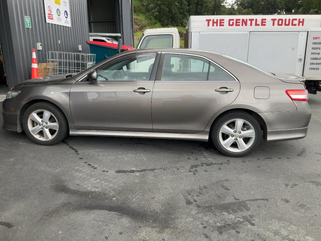 Photo '4' of Toyota Camry Sport