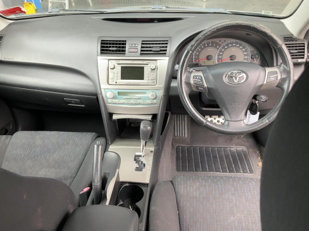 Photo '16' of Toyota Camry Sport