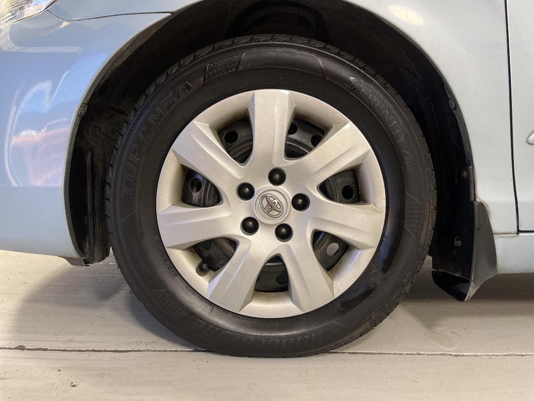 Photo '10' of Toyota Camry