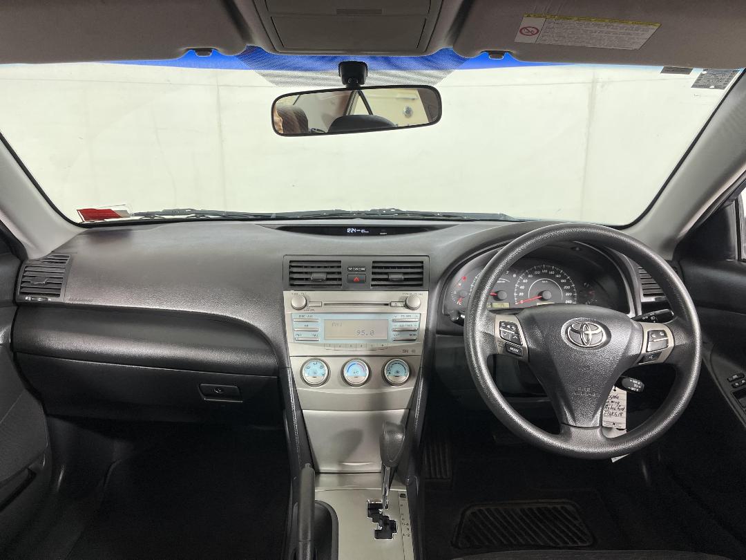 Photo '17' of Toyota Camry