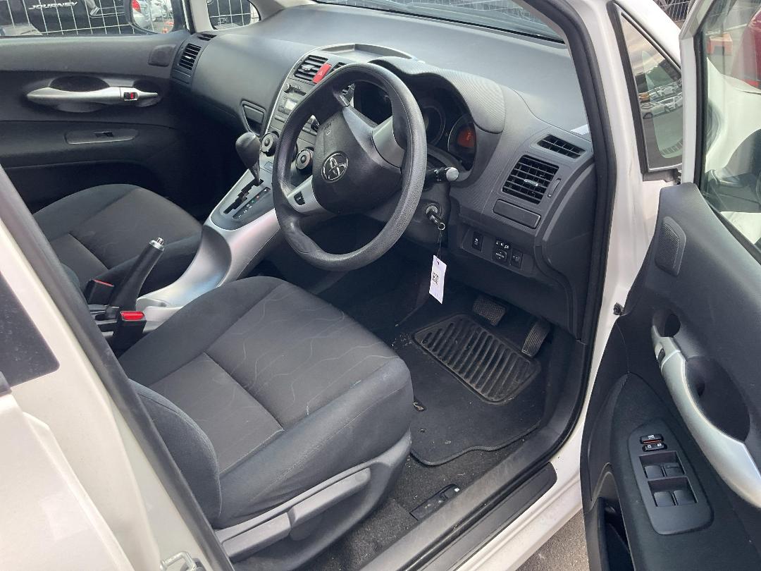 Photo '9' of Toyota Corolla GX Photo '9' of Toyota Corolla GX