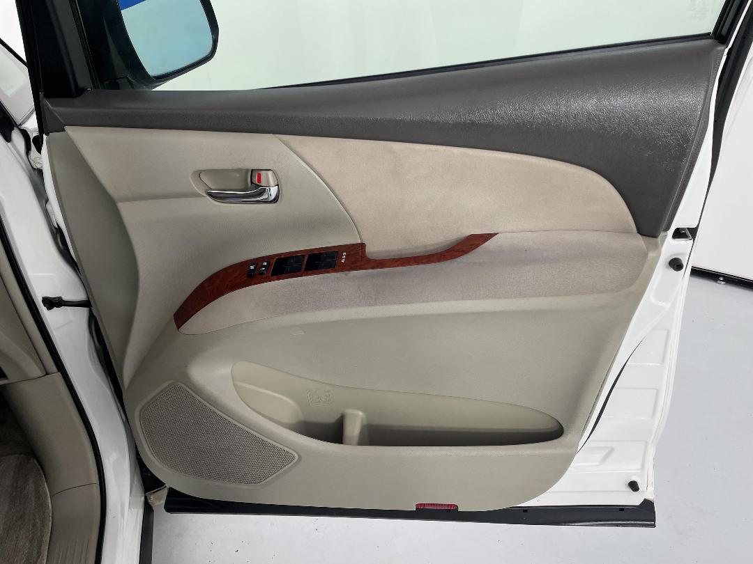 Photo '15' of Toyota Estima Photo '15' of Toyota Estima