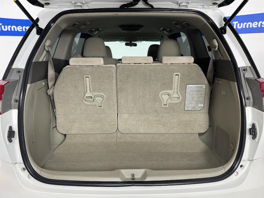 Photo '14' of Toyota Estima Photo '14' of Toyota Estima