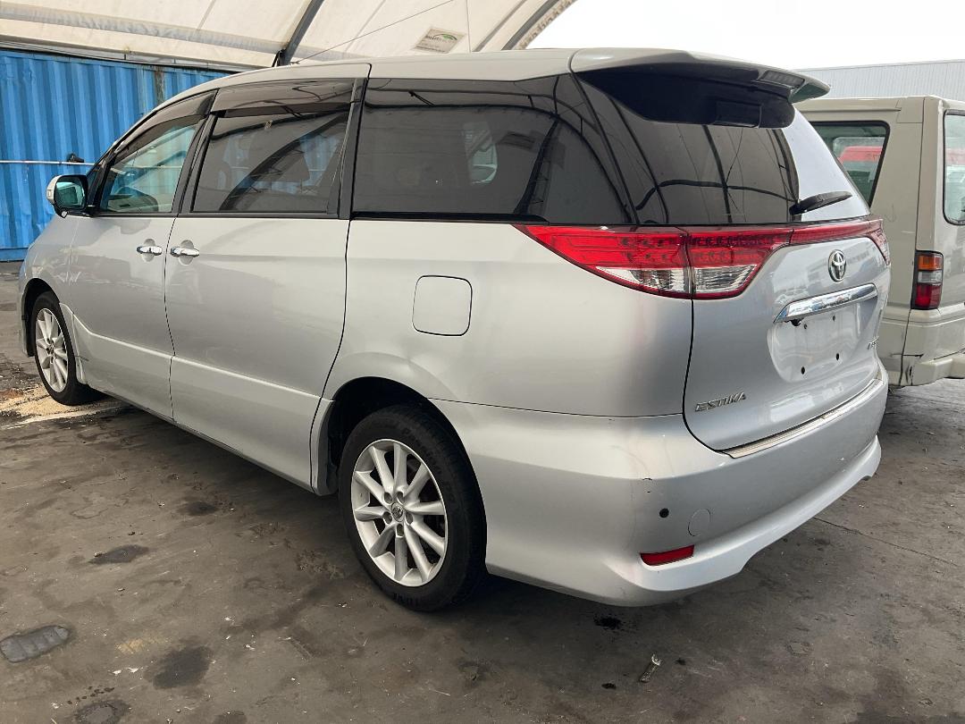 Photo '4' of Toyota Estima Photo '4' of Toyota Estima
