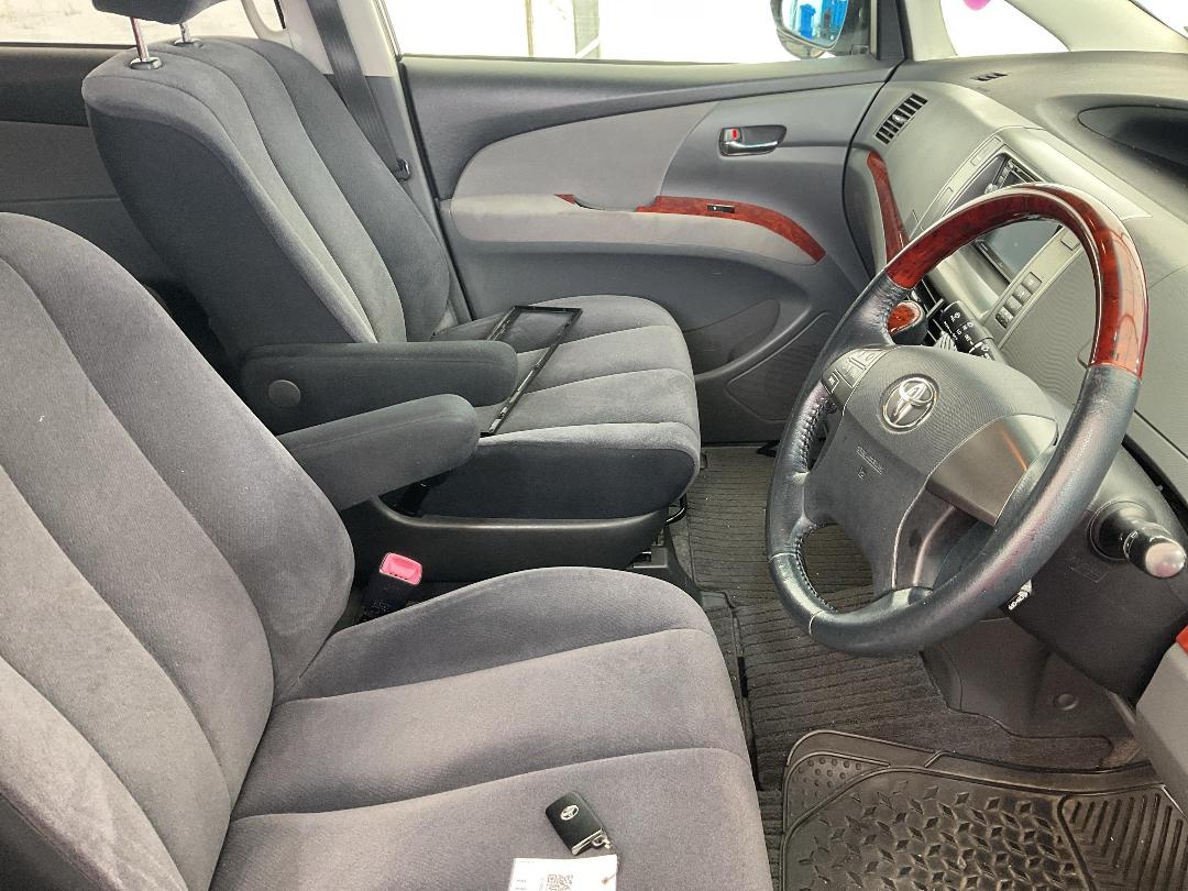 Photo '26' of Toyota Estima Photo '26' of Toyota Estima