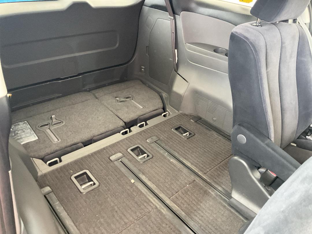 Photo '29' of Toyota Estima Photo '29' of Toyota Estima