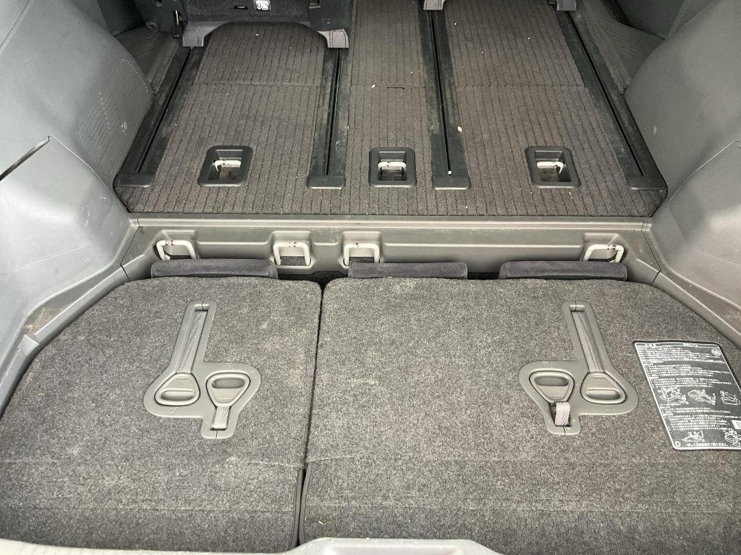 Photo '33' of Toyota Estima Photo '33' of Toyota Estima