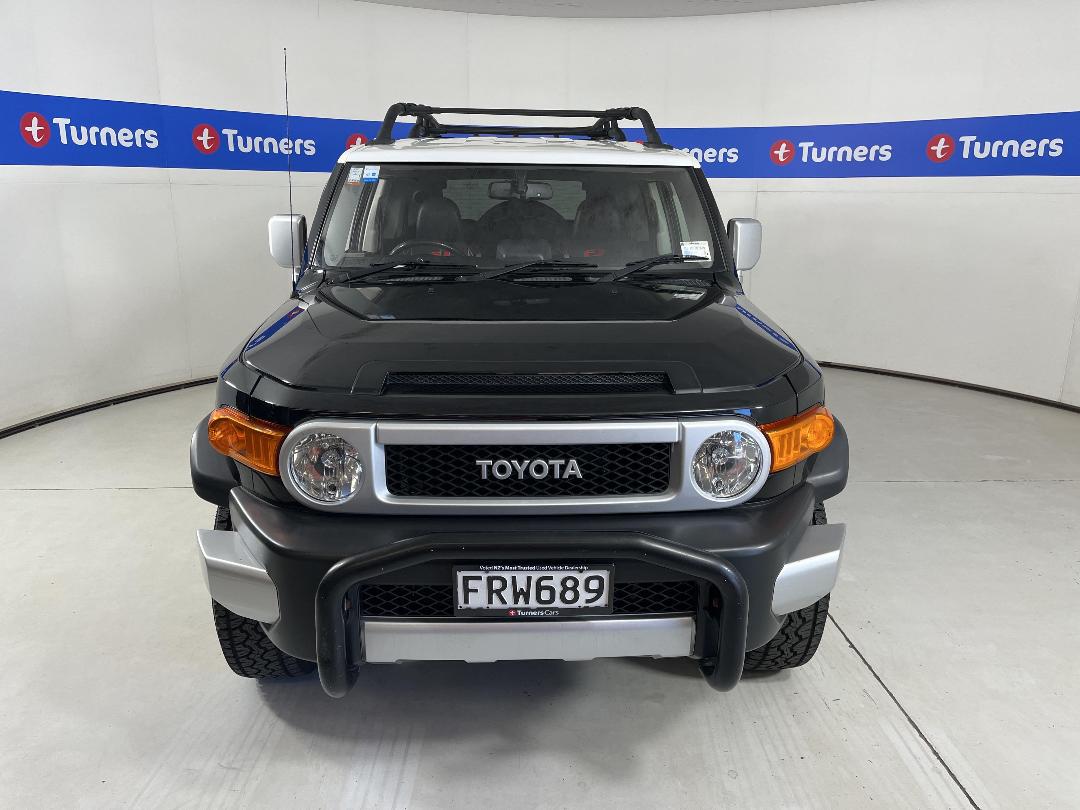 Photo '2' of Toyota FJ Cruiser Photo '2' of Toyota FJ Cruiser