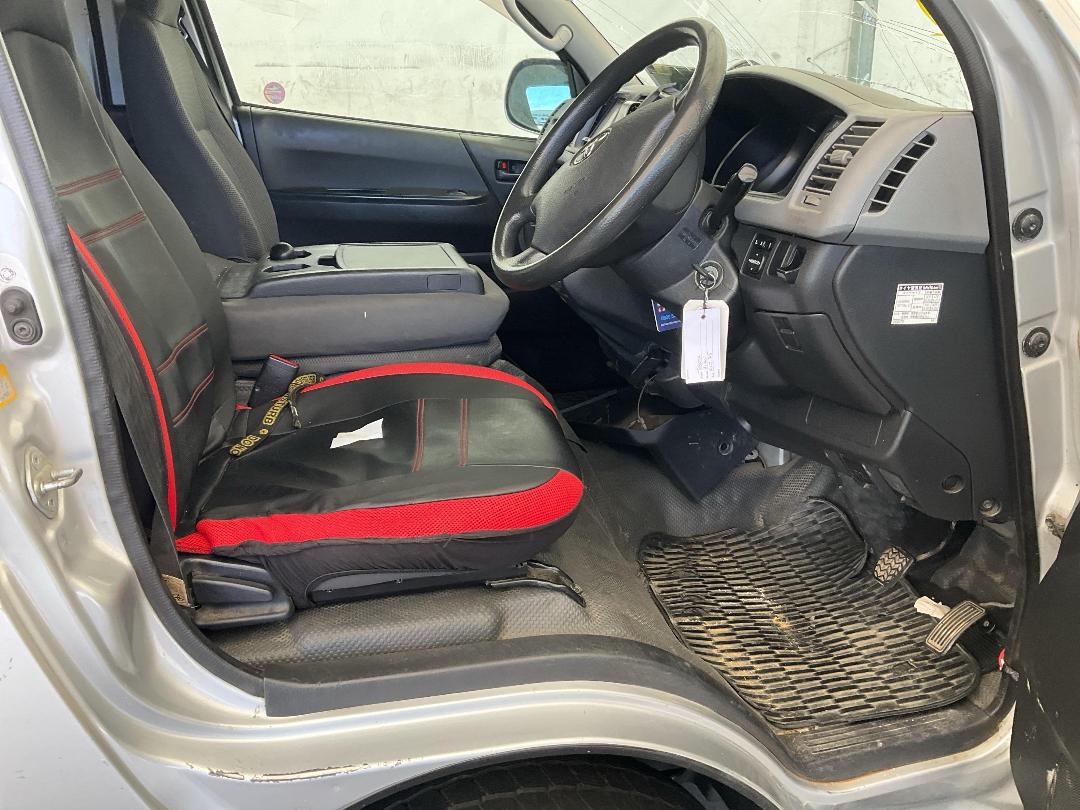 Photo '17' of Toyota Hiace