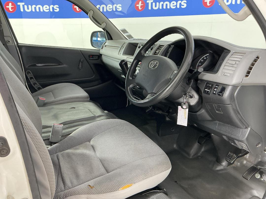 Photo '16' of Toyota Hiace