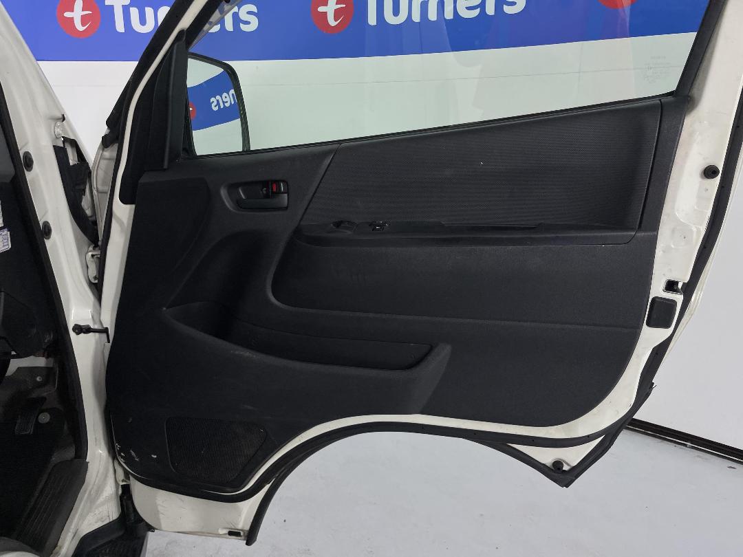 Photo '15' of Toyota Hiace