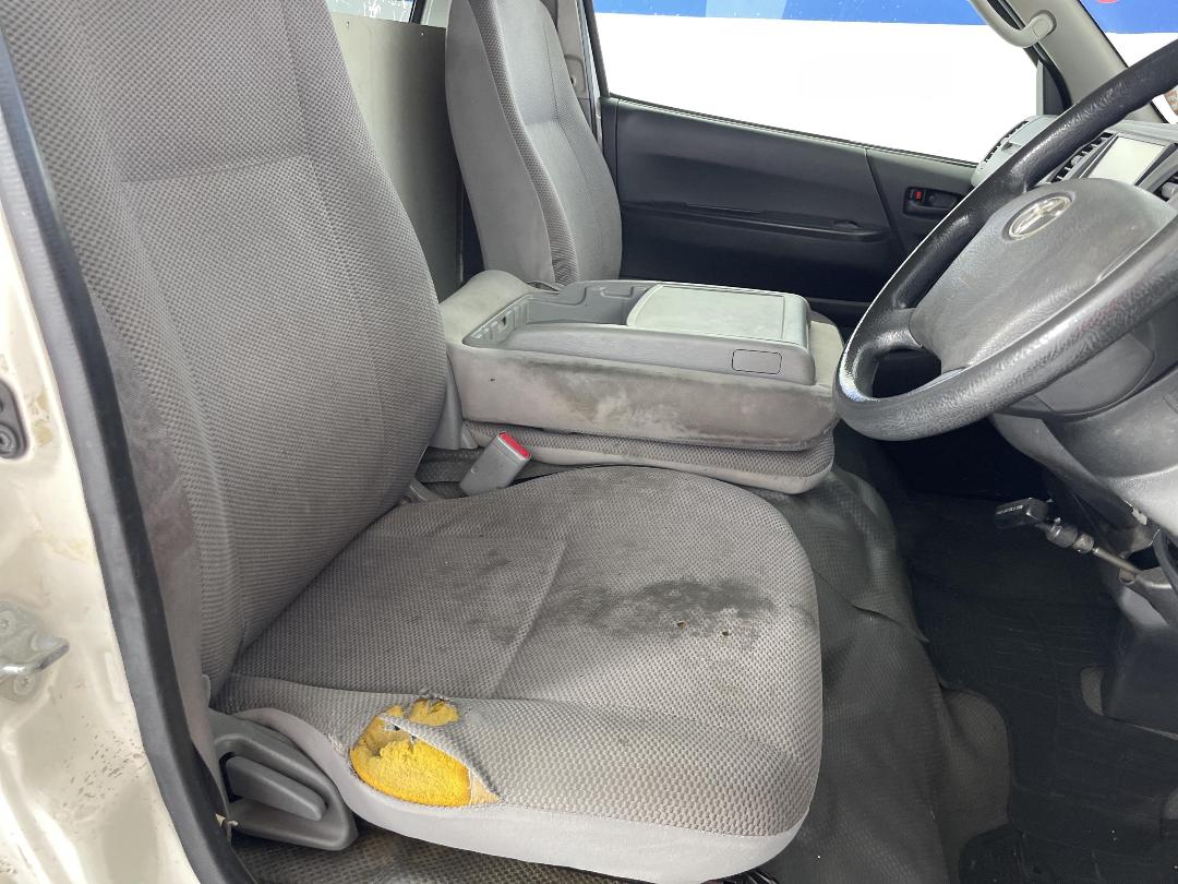 Photo '16' of Toyota Hiace