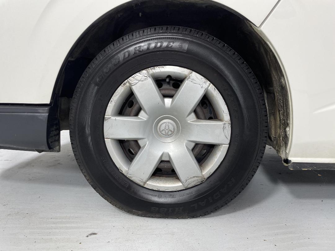 Photo '10' of Toyota Hiace