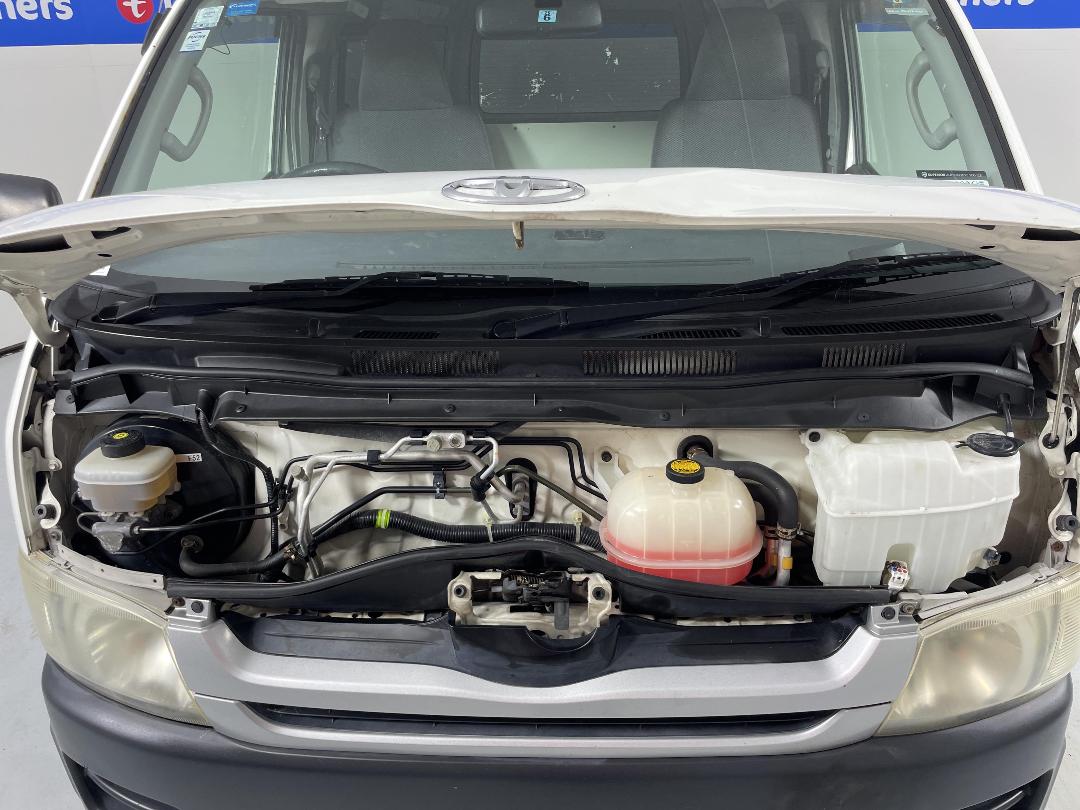 Photo '13' of Toyota Hiace