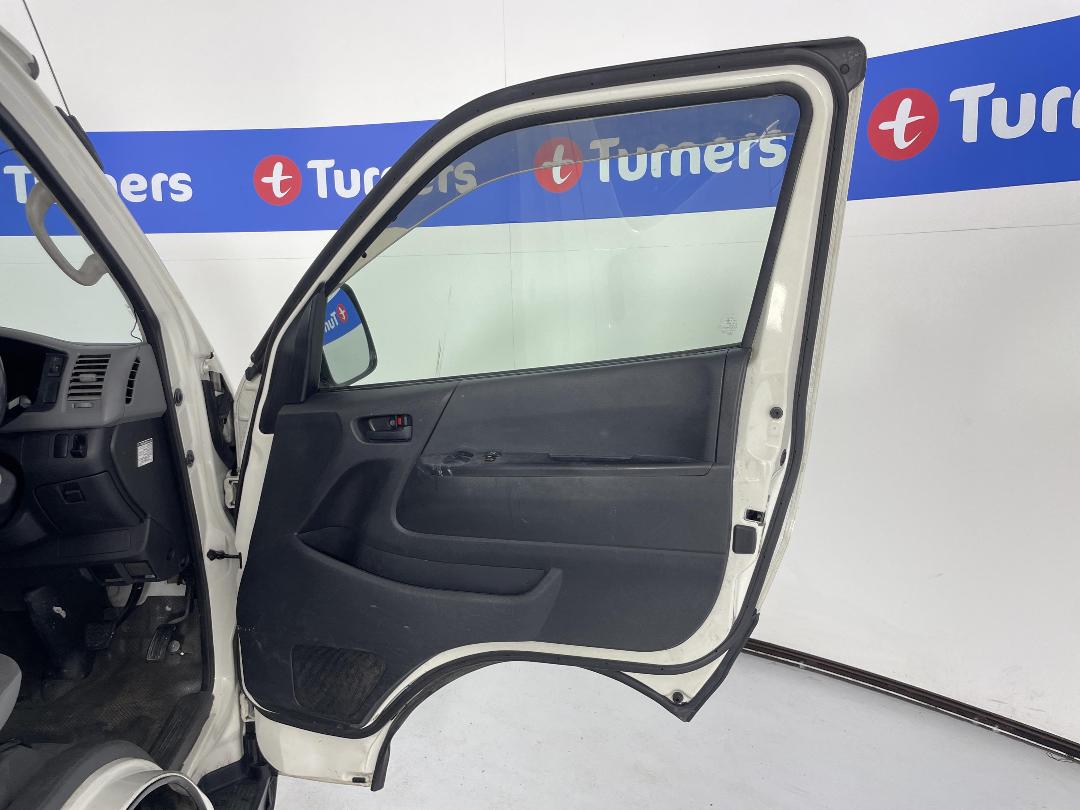 Photo '15' of Toyota Hiace