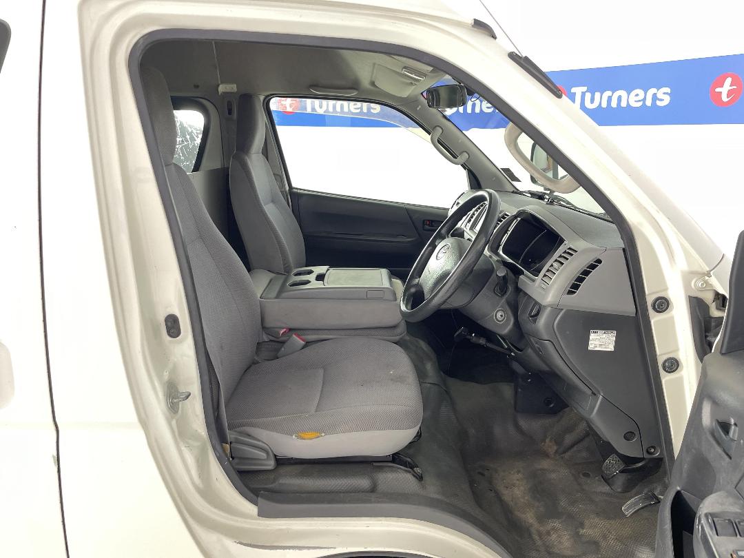 Photo '16' of Toyota Hiace