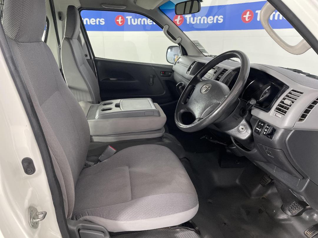 Photo '16' of Toyota Hiace