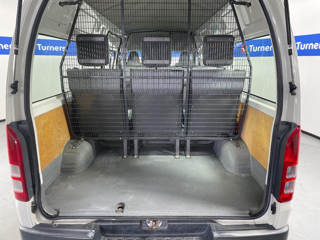 Photo '14' of Toyota Hiace