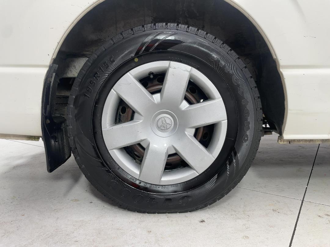 Photo '12' of Toyota Hiace