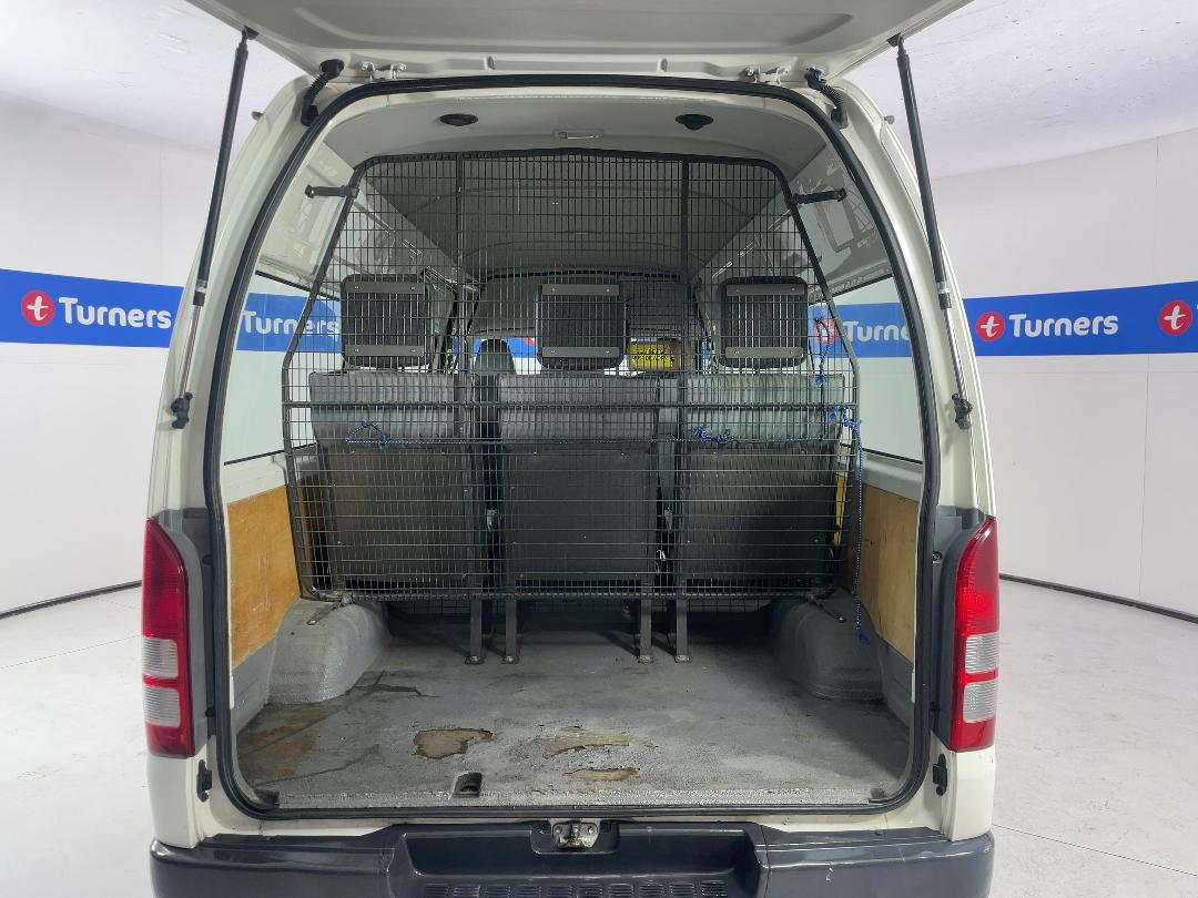 Photo '14' of Toyota Hiace